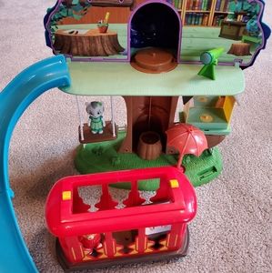Daniel Tiger Treehouse and Trolley